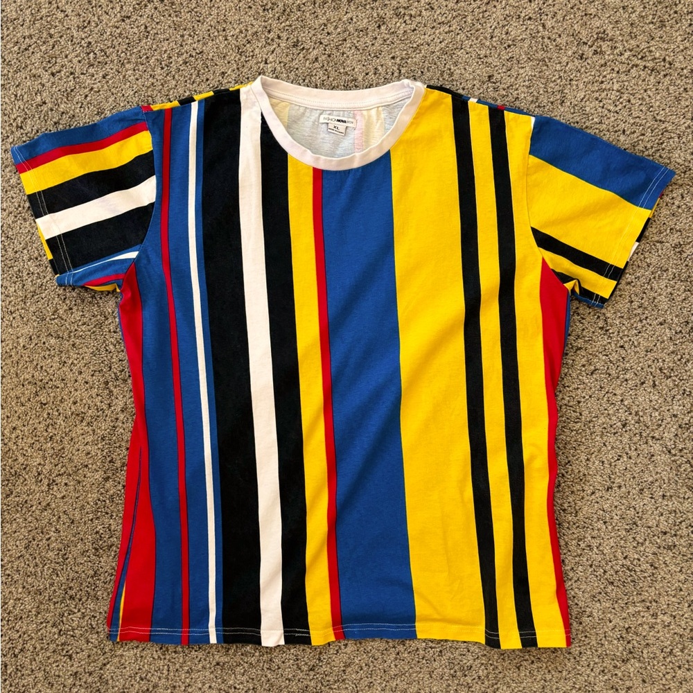 Fashion Nova Men’s vertical striped t-shirt. In Excellent Condition! Size XL.